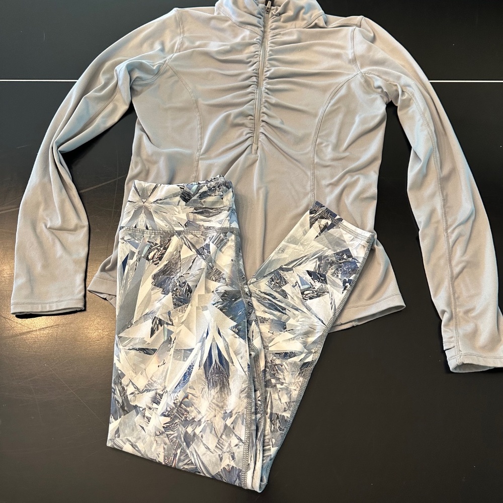 Quarter Zip Top & Printed Leggings in Gray-Size med - Picture 5 of 8